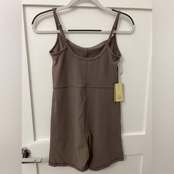 Aritzia divinity 7” jumpsuit in TAUPE - Picture 6 of 6